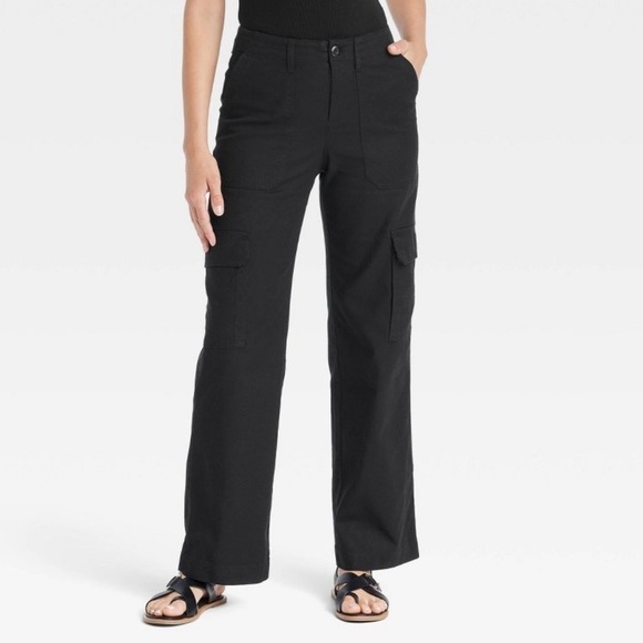 NWT! Black Mid-Rise Wide-Leg Cargo Pants for Women - Size Medium 💎 - Picture 1 of 10